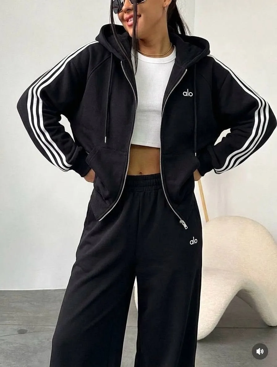 Новый костюм Adidas с начесом и часами — фото 3