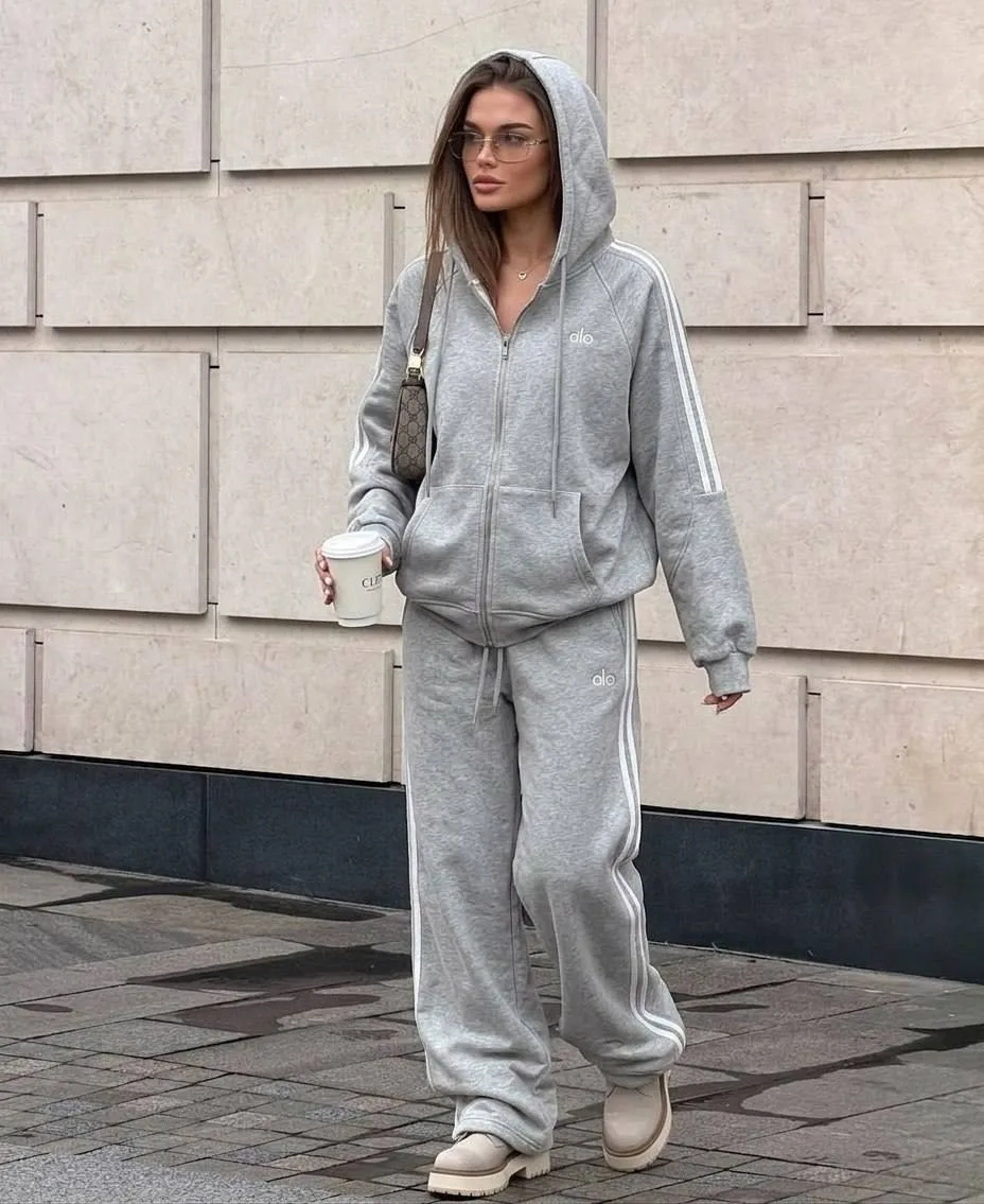 Новый костюм Adidas с начесом и часами — фото 7