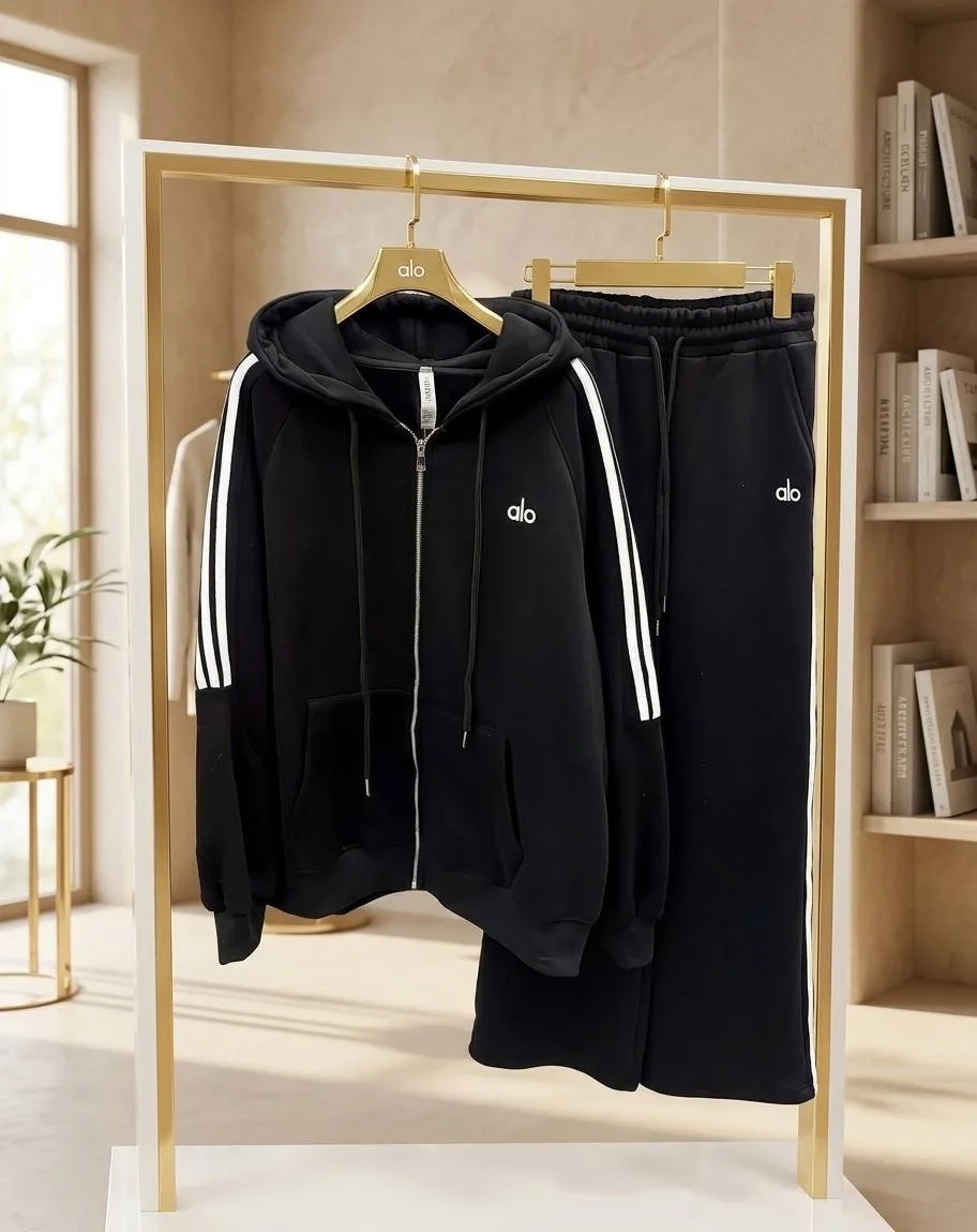 Новый костюм Adidas с начесом и часами — фото 9