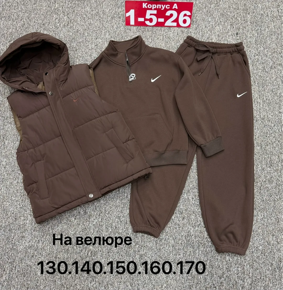 Костюм из велюра — фото 1