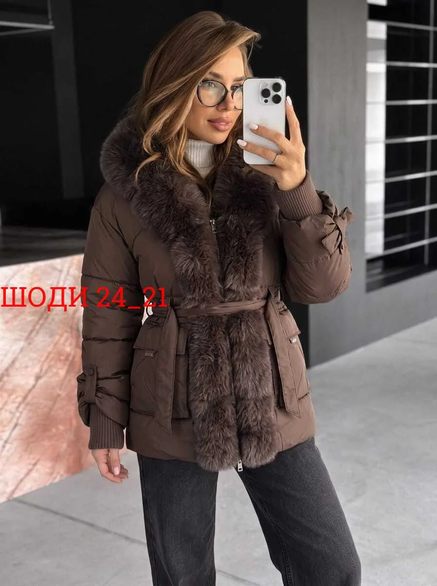 Зимняя куртка с меховым воротником и утеплителем Холлофайбер — фото 1
