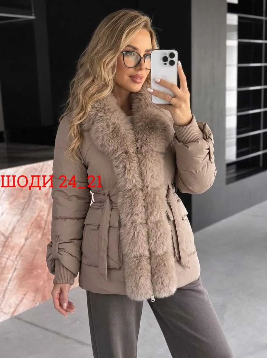 Зимняя куртка с меховым воротником и утеплителем Холлофайбер — фото 3