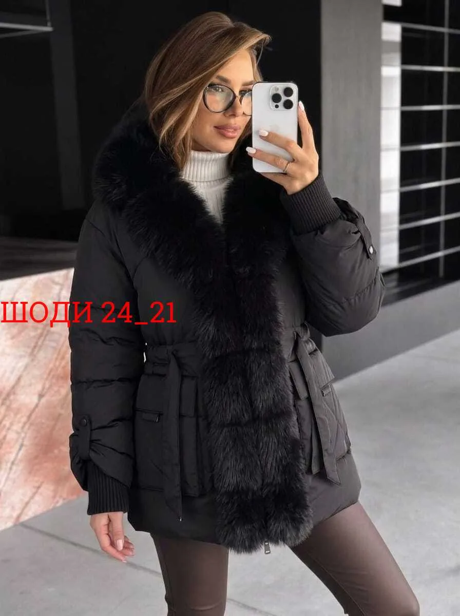 Зимняя куртка с меховым воротником и утеплителем Холлофайбер — фото 4