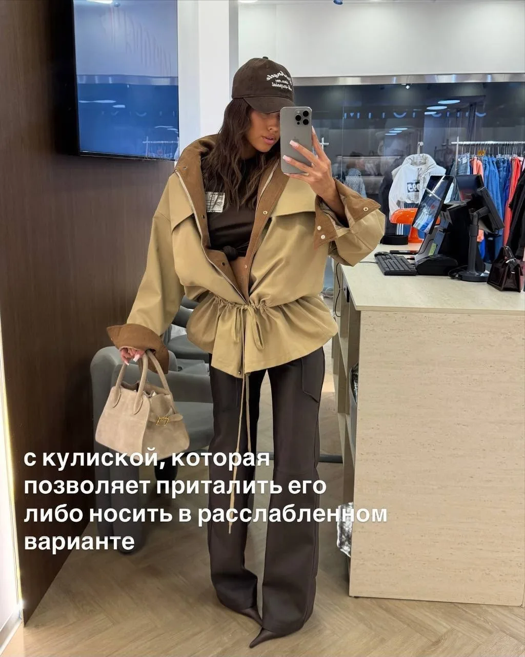 Утеплённый стильный тренч с вельветовыми вставками — фото 3