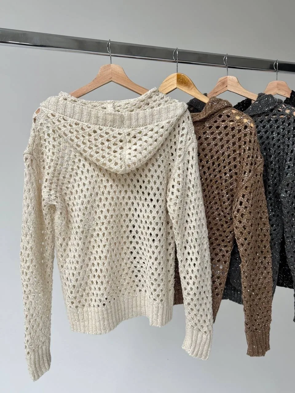 Изысканная кофта с капюшоном — настоящее воплощение вечернего шика и вечерней романтики — фото 15