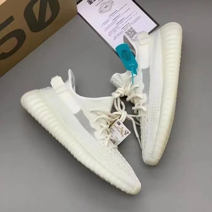 Adidas Yeezy 350 V2 Bone светлые кроссовки на каждый день — фото 4