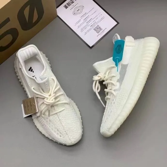 Adidas Yeezy 350 V2 Bone светлые кроссовки на каждый день — фото 6