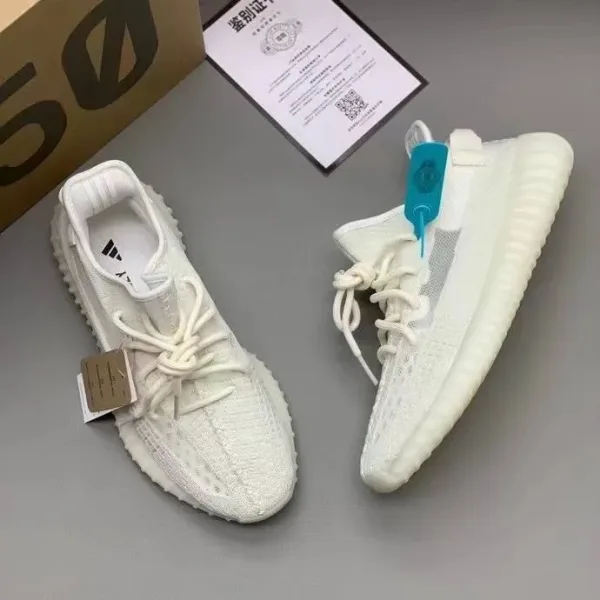 Adidas Yeezy 350 V2 Bone светлые кроссовки на каждый день — фото 16