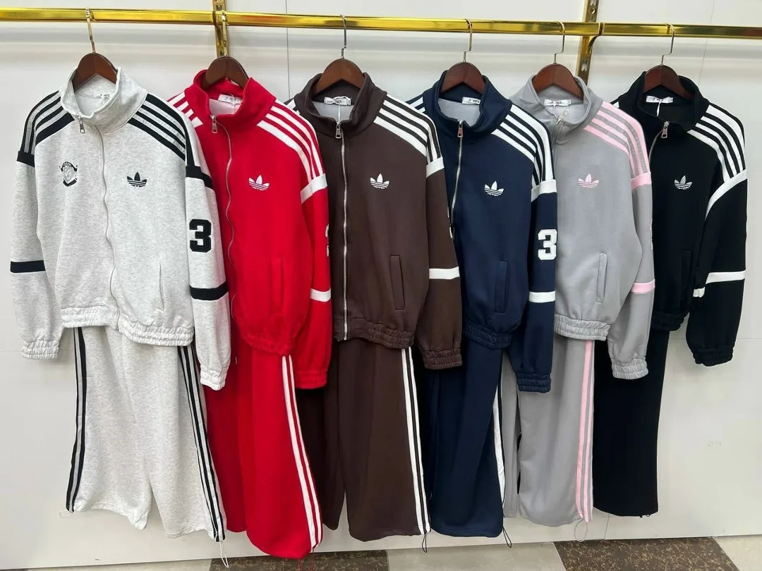 Спортивный костюм из мягкой трёхнитки с вязкой на кофте — фото 8