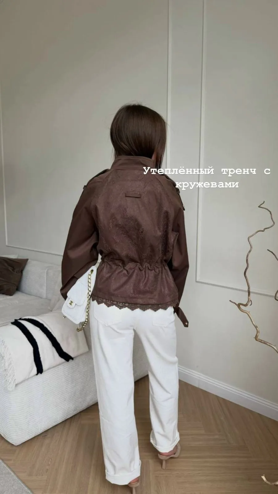 Утеплённый тренч с элементами кружева — фото 2