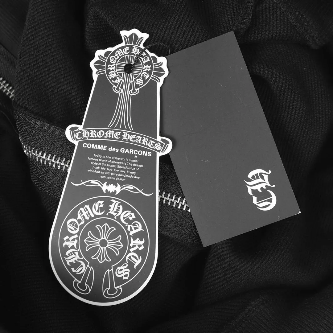 Chrome Hearts чёрное худи с цветными крестами на рукавах — фото 6
