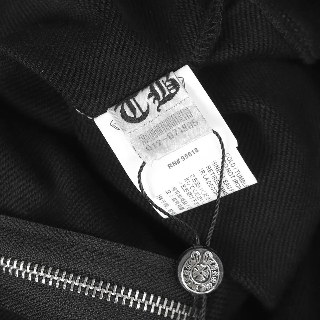 Chrome Hearts чёрное худи с цветными крестами на рукавах — фото 7