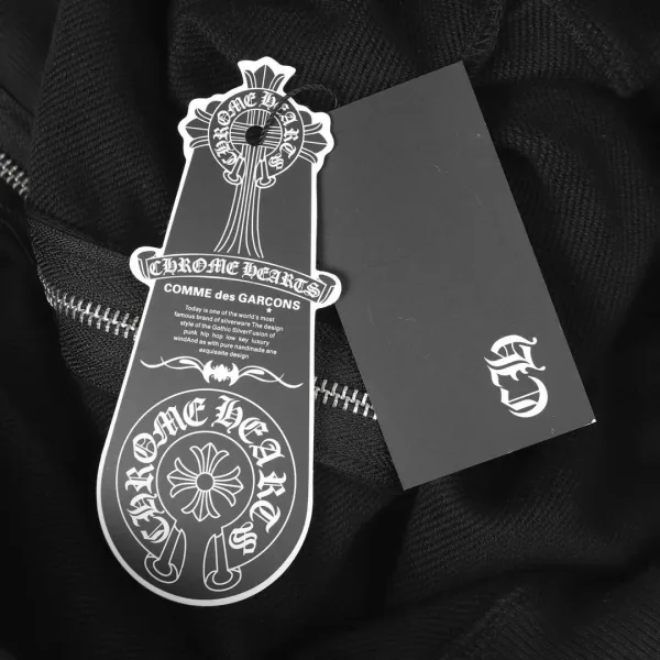 Chrome Hearts чёрное худи с цветными крестами на рукавах — фото 6