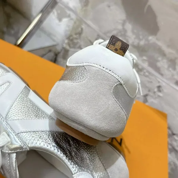 Балетки Louis Vuitton серебристые — фото 13