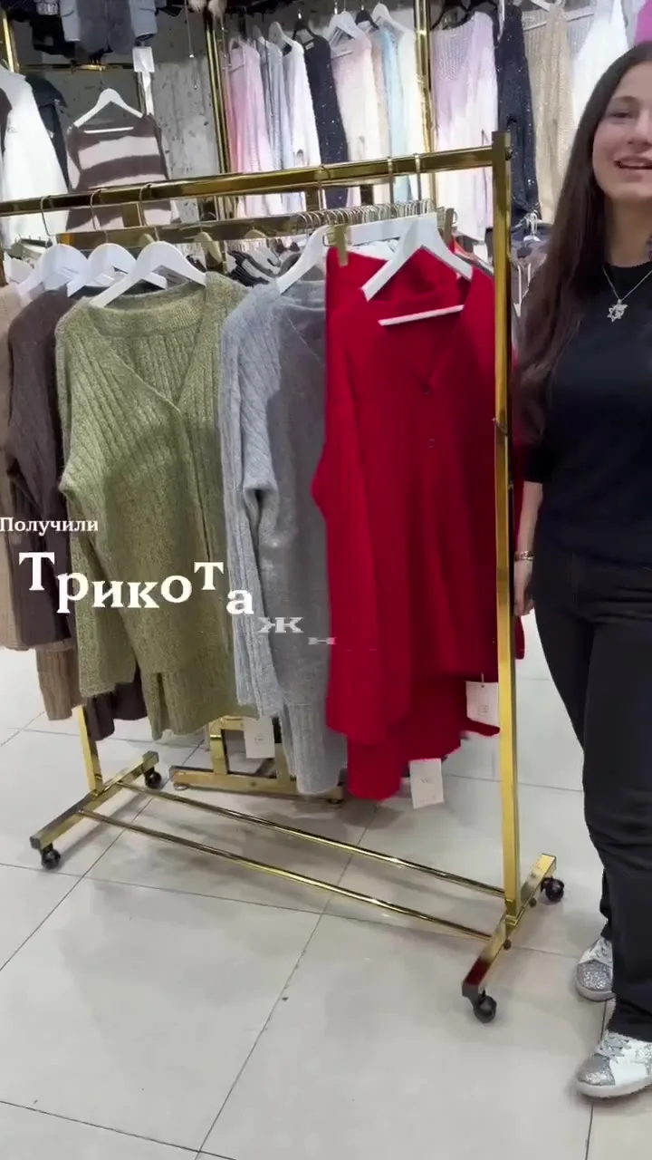 Двойка из свободного кардигана с V-вырезом и длинной юбки из натуральных тканей — шерсть — видео
