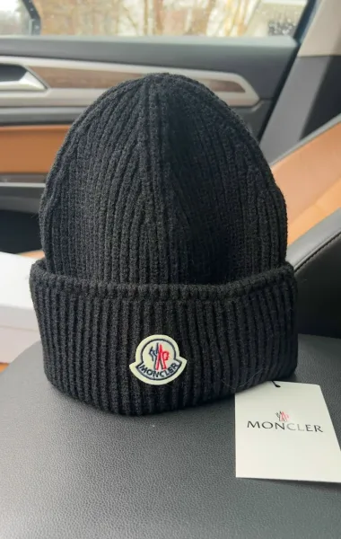 Moncler шапка чёрная шерстяная в рубчик — фото 1