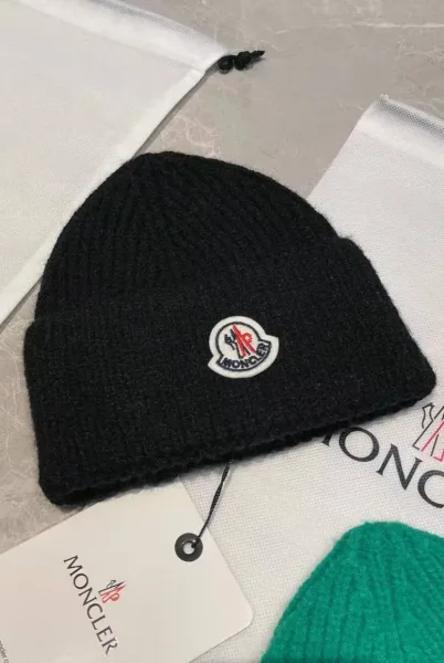 Moncler шапка чёрная шерстяная в рубчик — фото 18