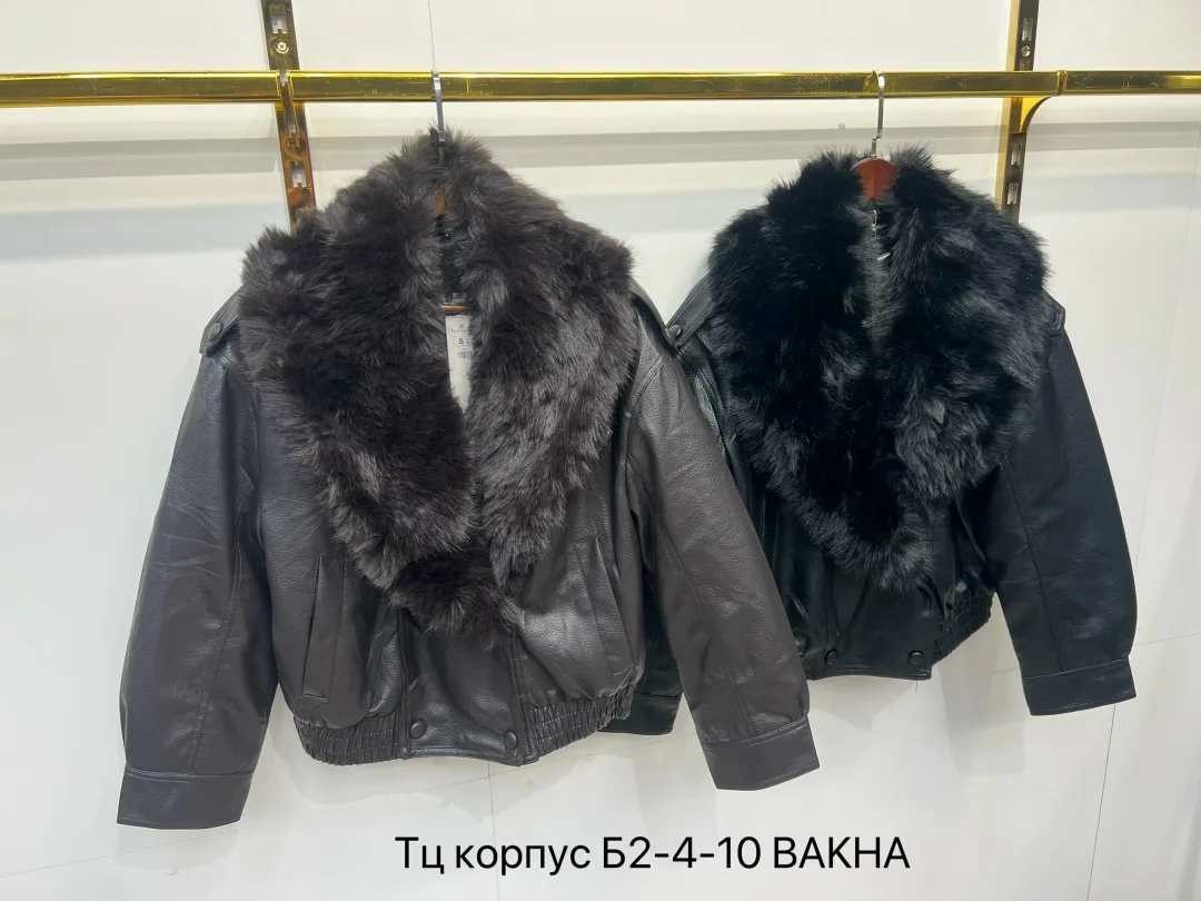 Кожаная куртка с объёмным меховым воротником — фото 6