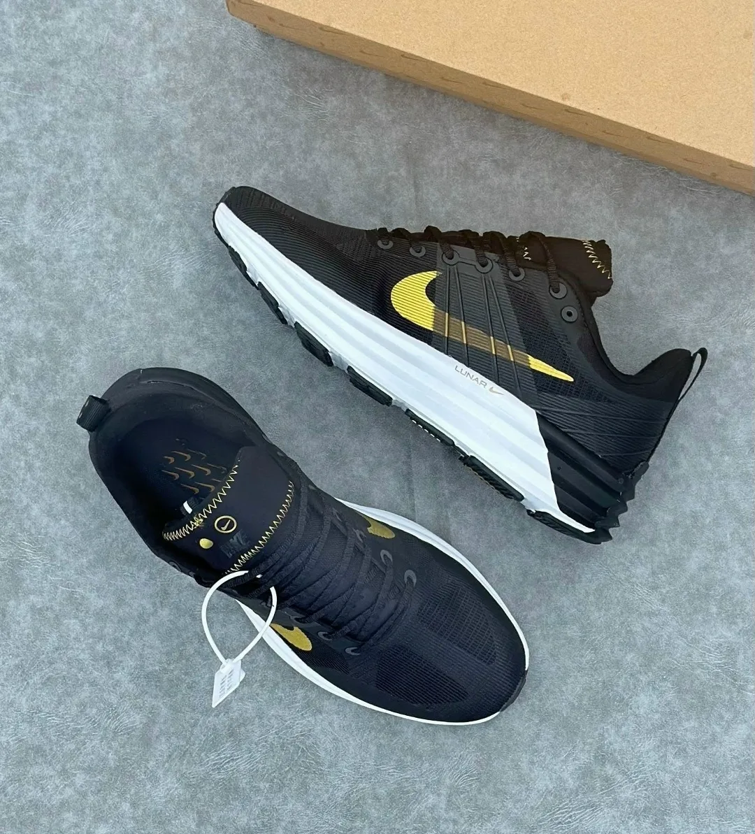 Кроссовки — фото 1