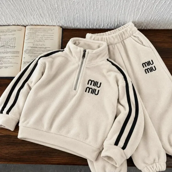 Костюм для девочки из двустороннего флиса — фото 1