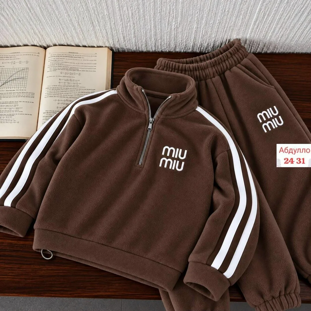 Стильные и уютные костюмы для девочек с вышивкой MIU — фото 5