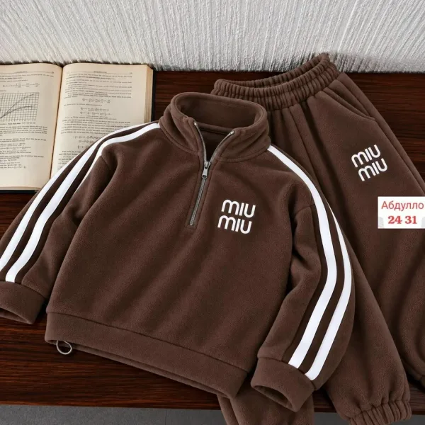 И уютные костюмы для девочек с вышивкой MIU — фото 1