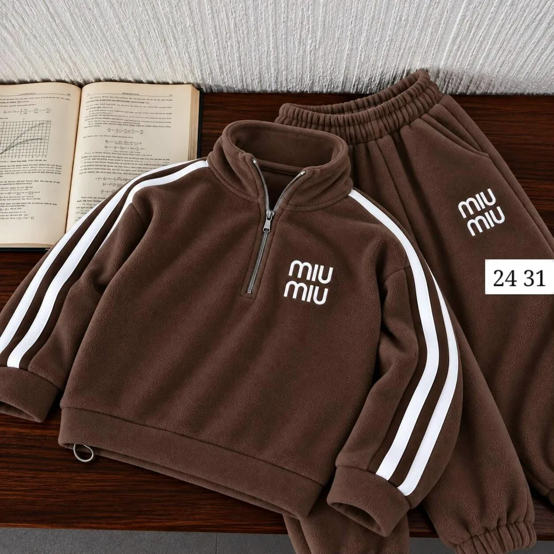 И уютные костюмы для девочек с вышивкой MIU — фото 5