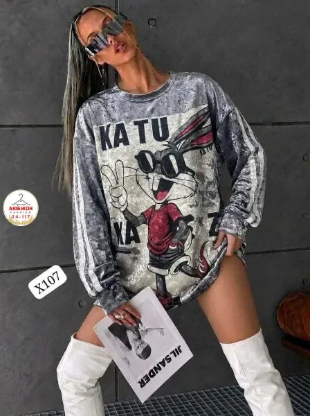 Кофта из мягкого велюра с эффектом оверсайз создаёт комфорт и свободу — фото 2