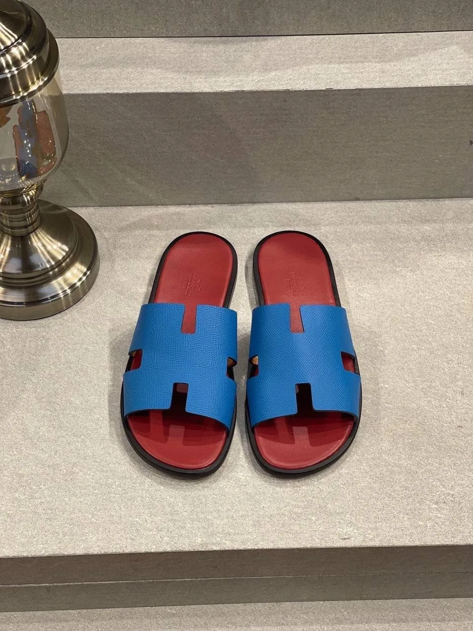 Hermès Izmir — шлёпанцы синие кожаные с фирменной H — фото 1