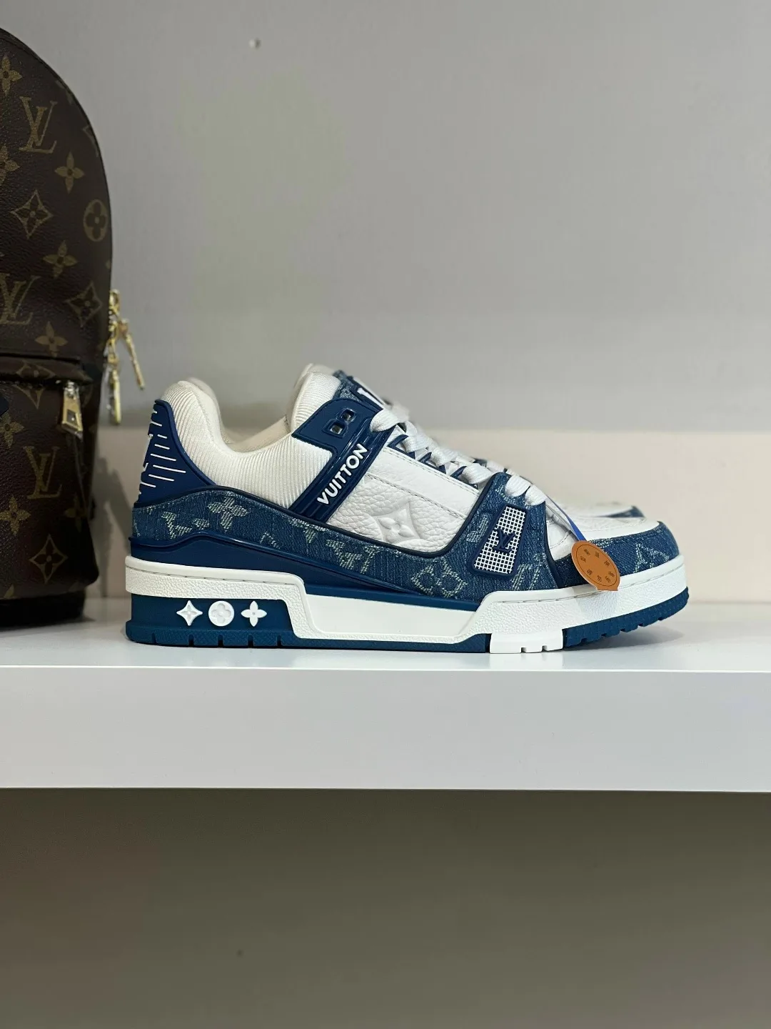Кроссовки Louis Vuitton Trainer деним, кожа и фирменный Monogram — фото 2
