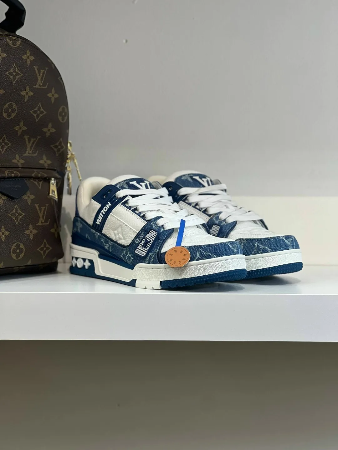 Кроссовки Louis Vuitton Trainer деним, кожа и фирменный Monogram — фото 8