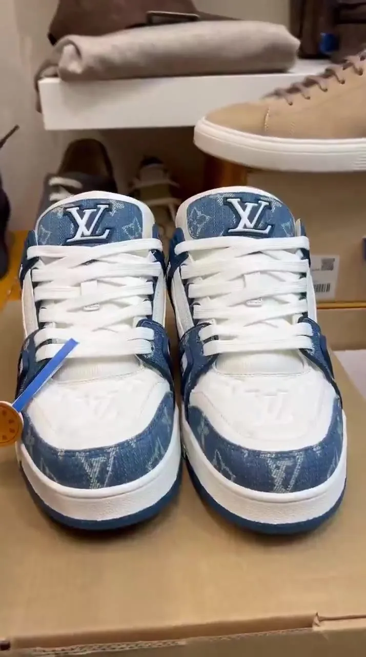 Кроссовки Louis Vuitton Trainer деним, кожа и фирменный Monogram — видео