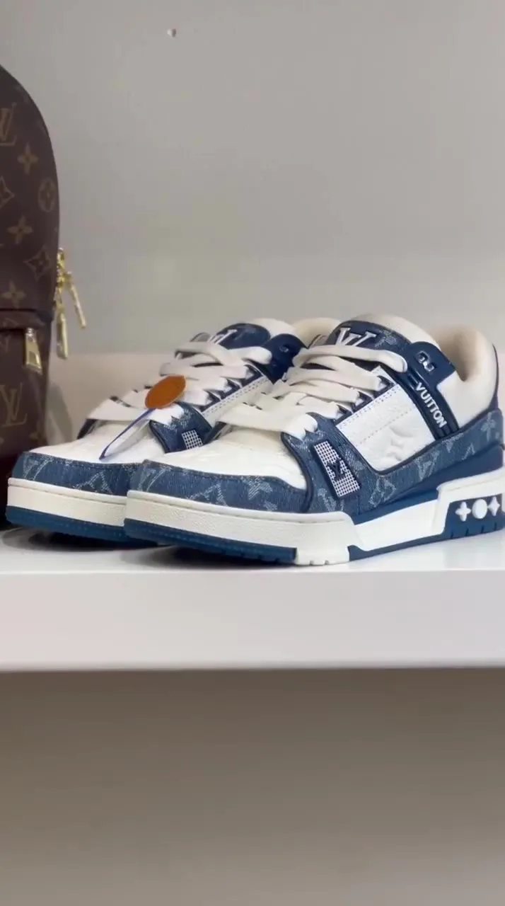 Кроссовки Louis Vuitton Trainer деним, кожа и фирменный Monogram — видео