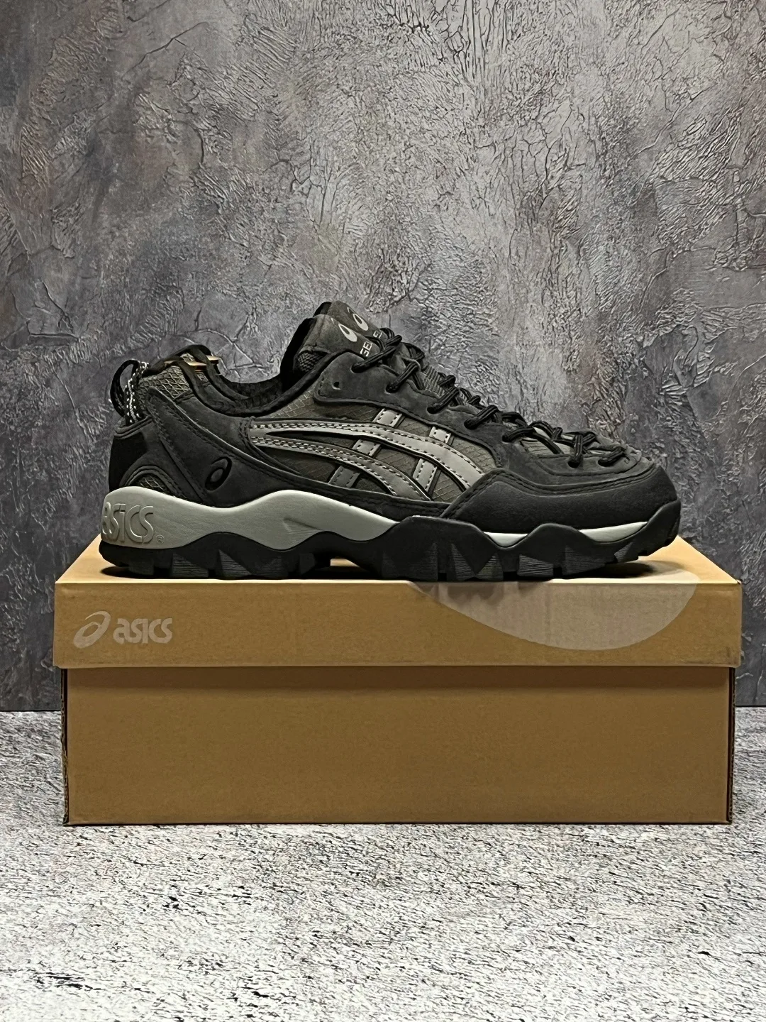 Кроссовки ASICS GEL Gor-Tex 27 зима с полностью прошитой подошвой — фото 1