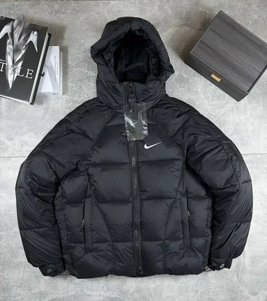 Зимняя куртка от Nike с наполнителем холофайбер — фото 3