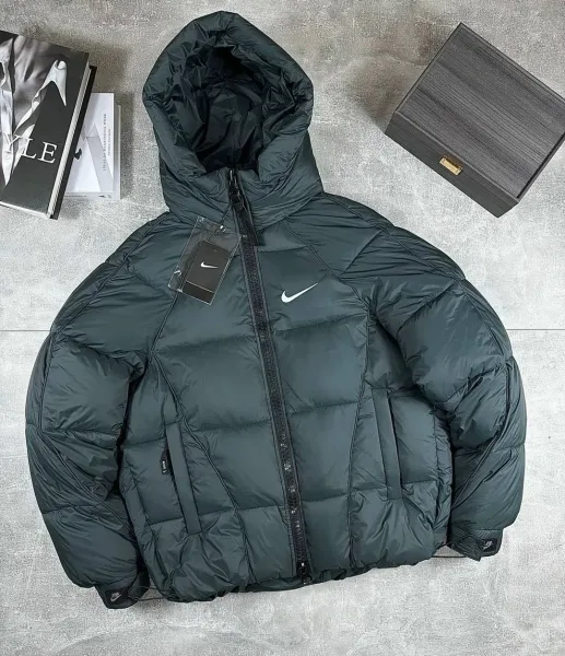 Зимняя куртка от Nike с наполнителем холофайбер — фото 4