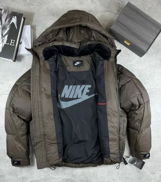 Зимняя куртка от Nike с наполнителем холофайбер — фото 6