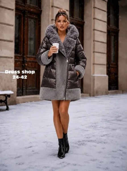 Платье серо-кофейное глянцевое удлинённое — фото 3