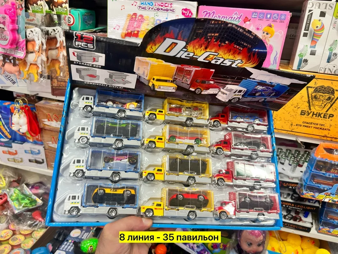 Металлическая игрушка в виде грузовичка с мини-машинкой — фото 4