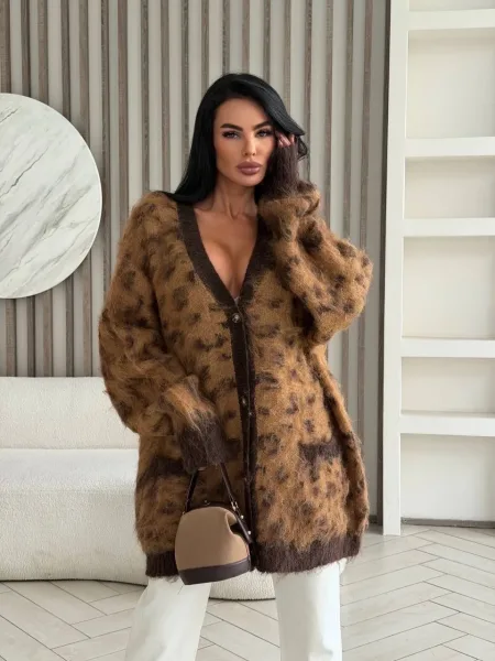 Этот кардиган мгновенно становится главным акцентом в образе, привнося в него расслабленный шик, шесть — фото 13