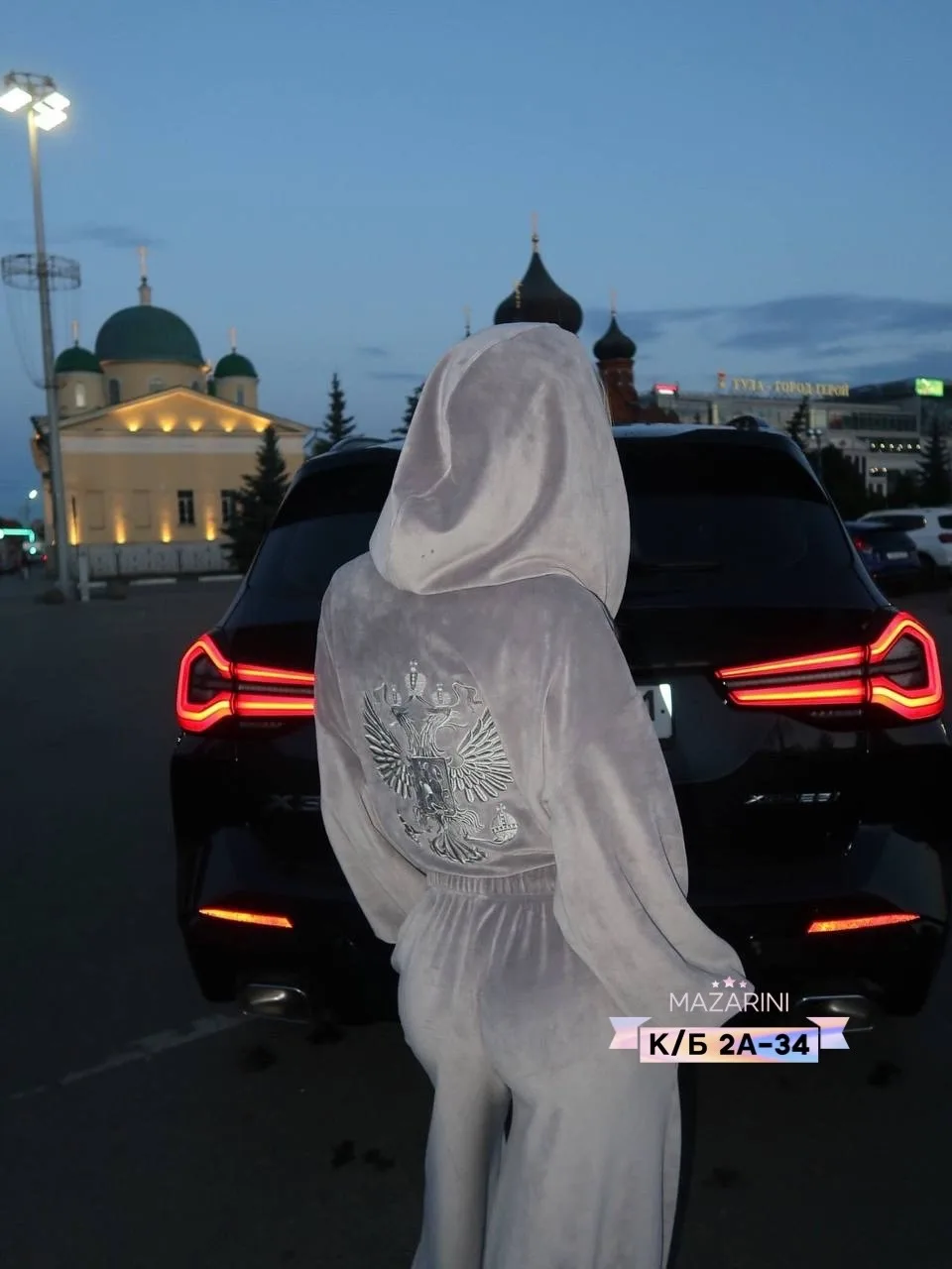 Самый трендовый и ожидаемый Модель этого года костюм из велюра с добавлением бамбука с гербом России — фото 6