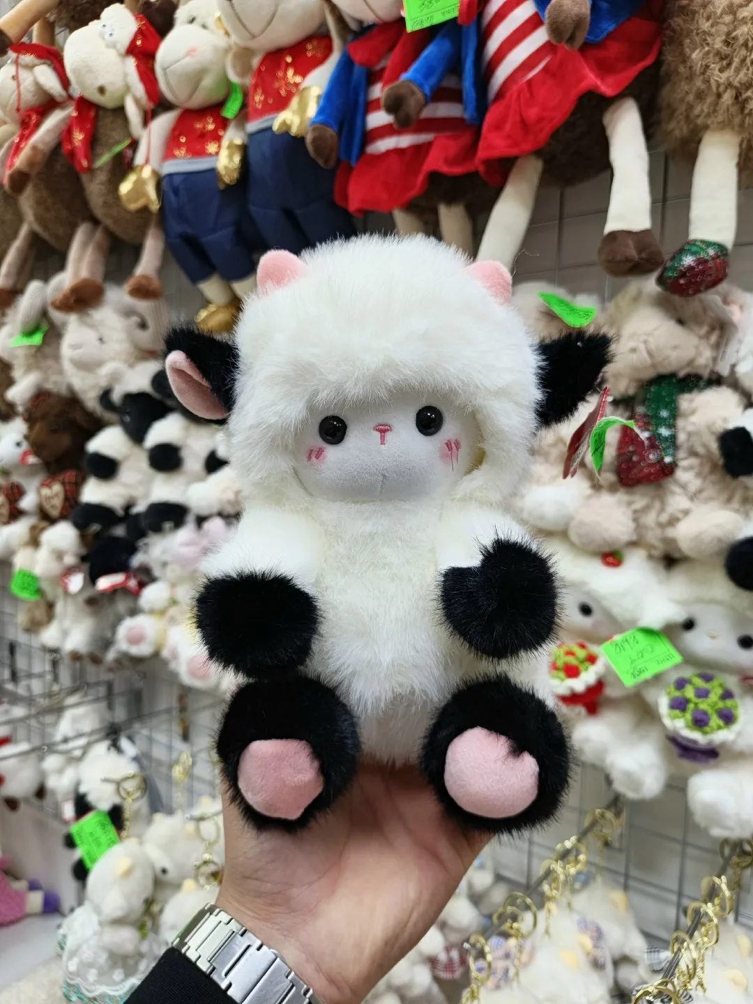 Мягкая игрушка барашка из качественного материала — фото 1
