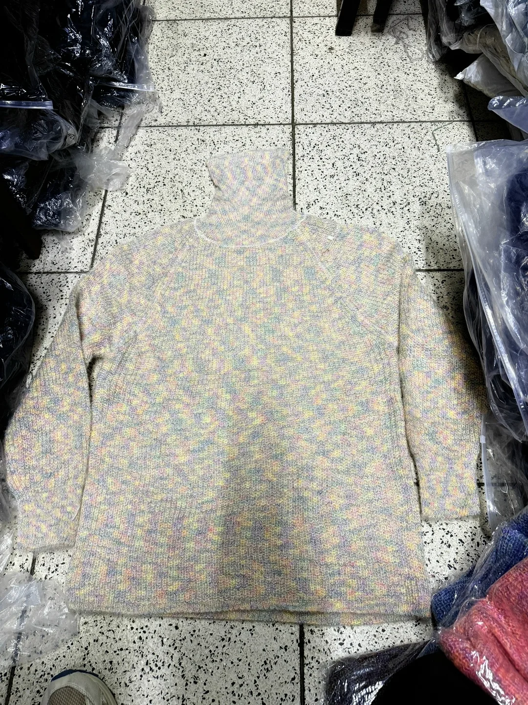 Женская вязаная кофта — фото 7