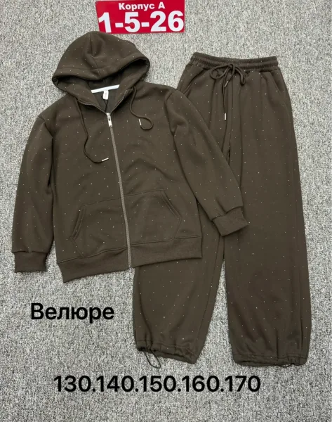 Костюм из велюра — фото 4