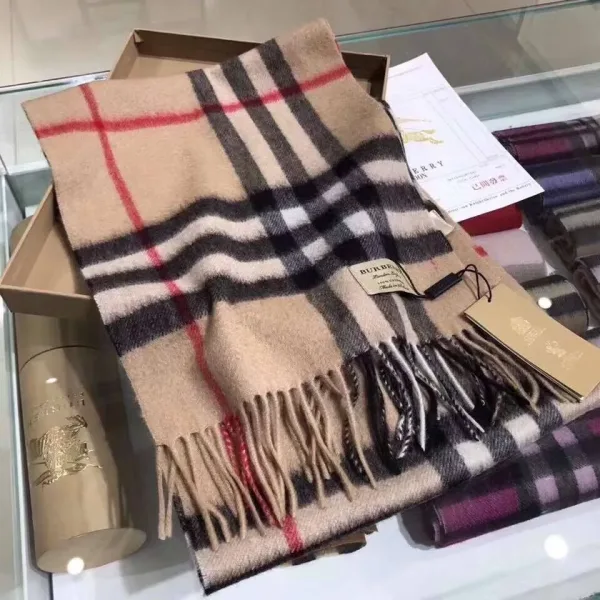Кашемировый шарф с клеткой Burberry — фото 6