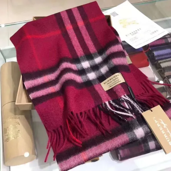 Кашемировый шарф с клеткой Burberry — фото 10