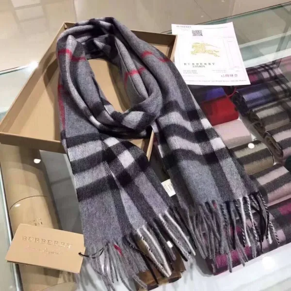 Кашемировый шарф с клеткой Burberry — фото 15