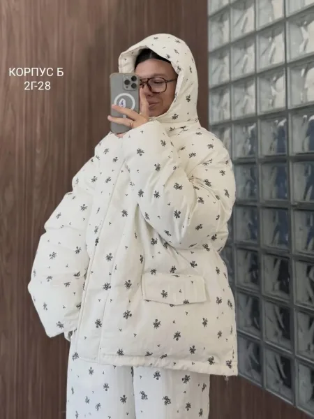 Костюм двойка зимнего сезона с цветочным принтом — фото 2