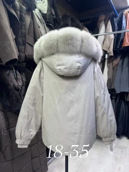 Женская куртка с натуральным мехом песца — фото 2