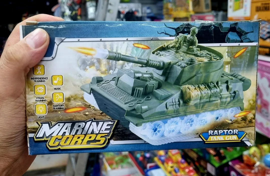 Танк игрушечный со звуком и подсветкой — фото 1
